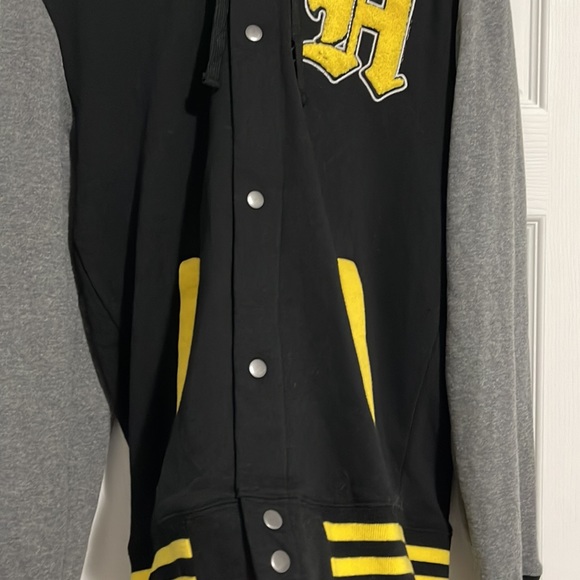 S Hufflepuff Varsity Jacket - Picture 4 of 9